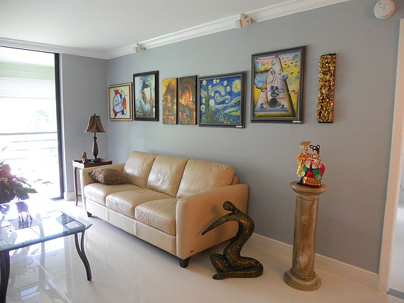 3rd image of 1300 Saint Charles Pl APT 221