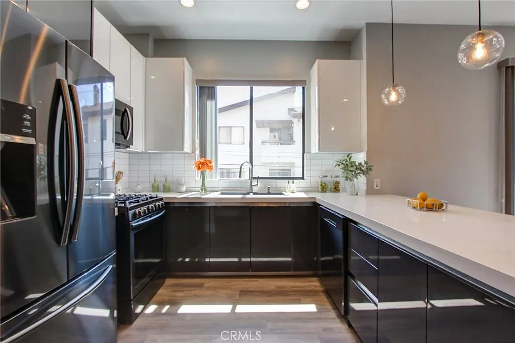 3 bed, 2.5 bath, 1248 sqft, $4,500 — Photo 2