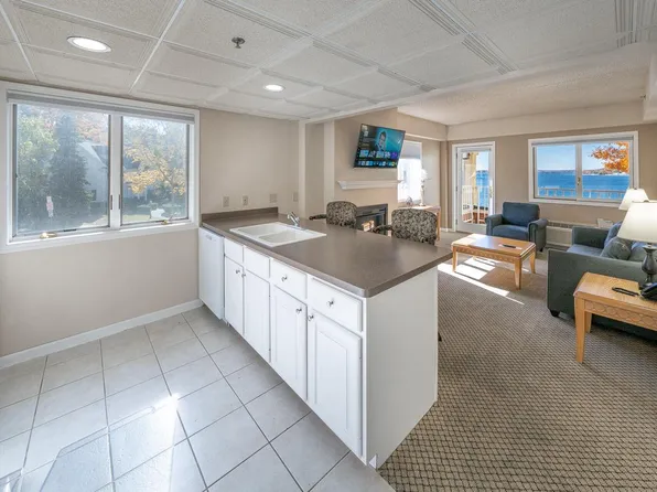 335 Wrigley DRIVE #200, Lake Geneva, WI 53147