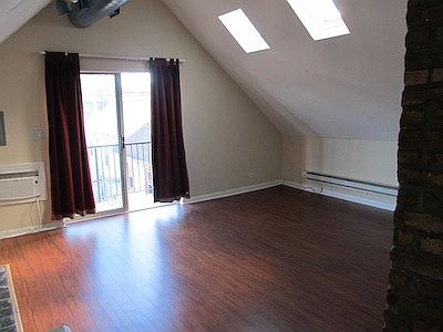 1st image of 1033 N Paulina St APT 3R