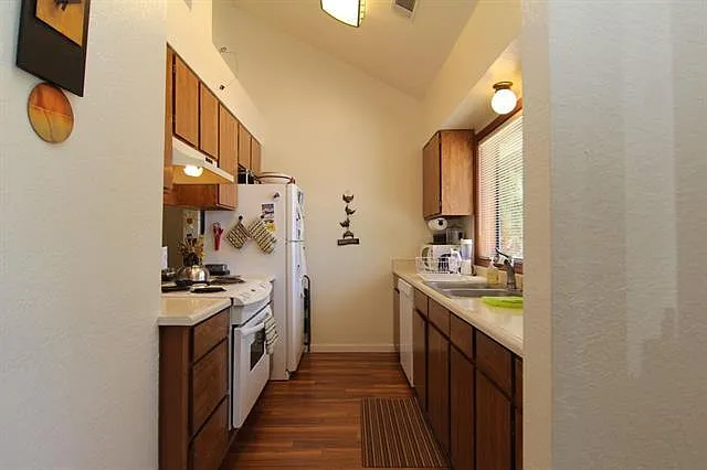 802 Carmen Dr #B — Photo 9