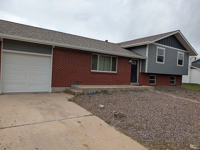 4705 Topeka Ct — Photo 3