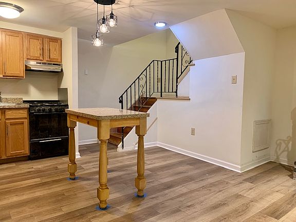 2nd image of 1332 Lombard St APT 1F