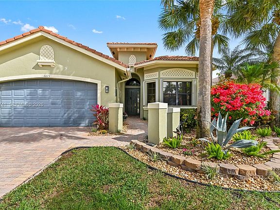 2nd image of 6823 Fabiano Cir