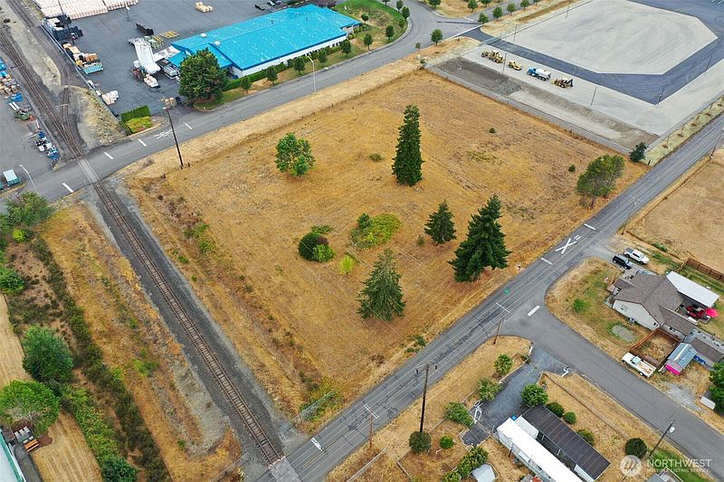 5th image of 1805 Sandra Avenue