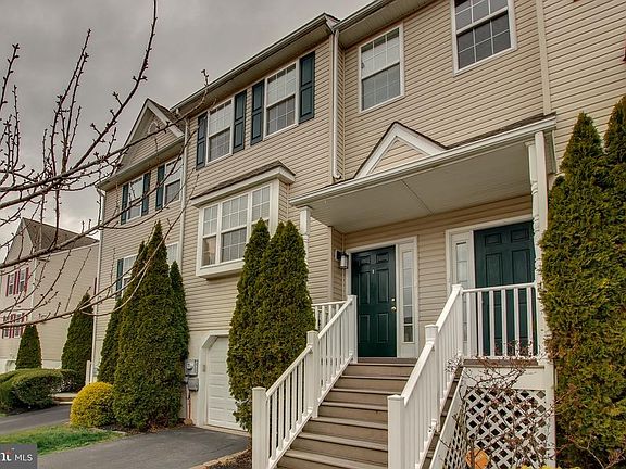 3rd image of 9 Linda Ln