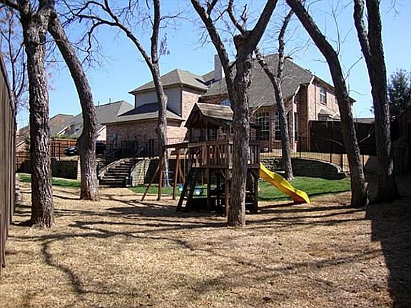 3rd image of 3311 Meadow Wood Dr