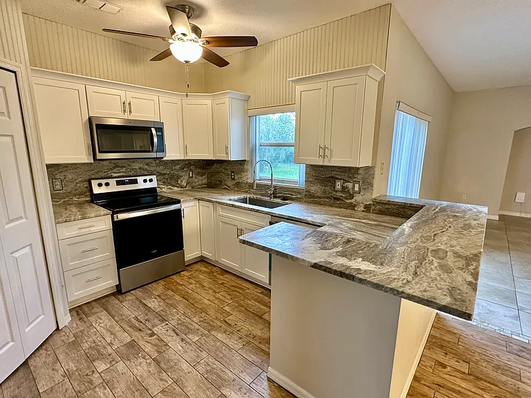 125 Whippoorwill Dr — Photo 4