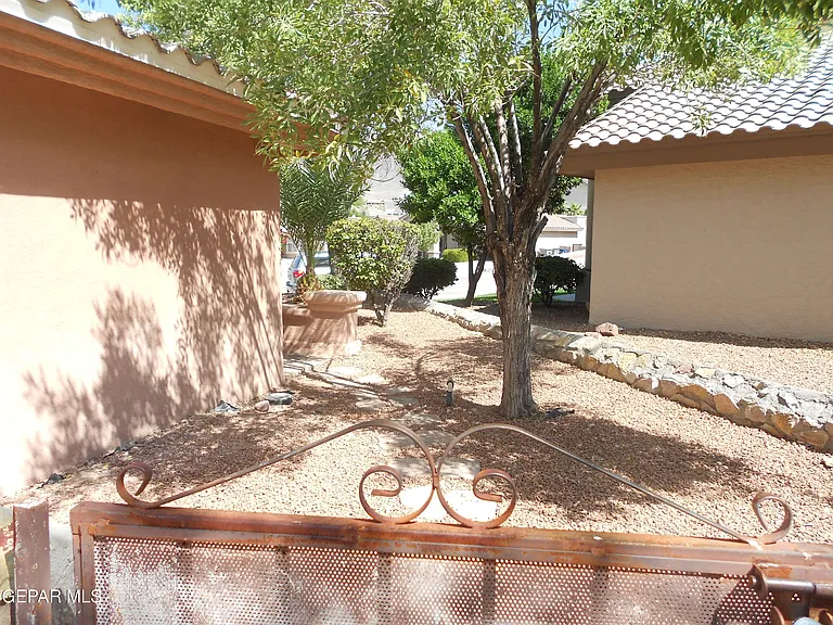 1201 Brown Ridge Pl — Photo 29