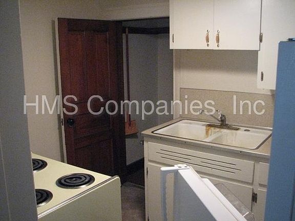 5th image of 224 Douglas Ave