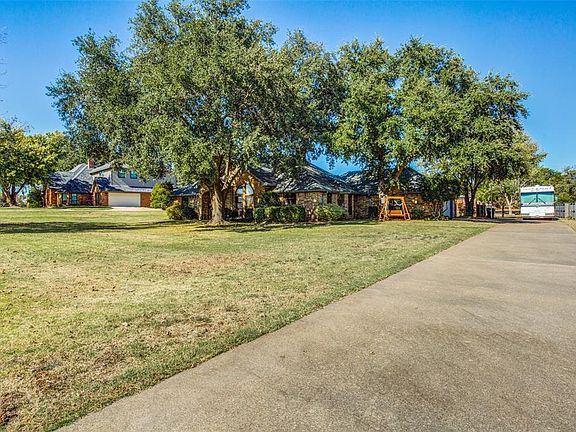 4th image of 820 Waite Dr