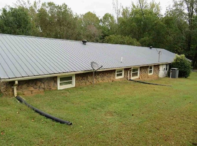 2nd image of 315 Horn Ln