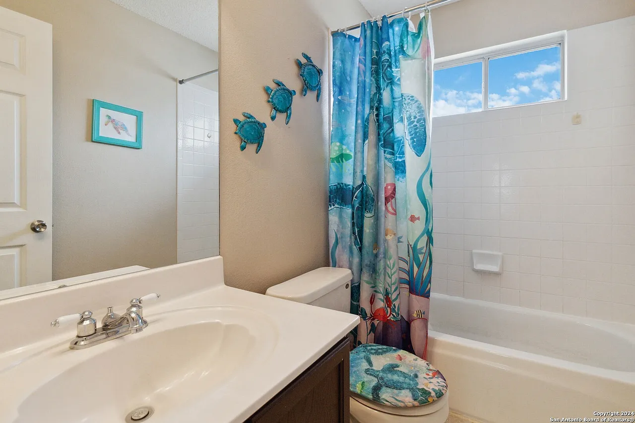 3 bed, 2.5 bath, 1383 sqft, $1,720 — Photo 2