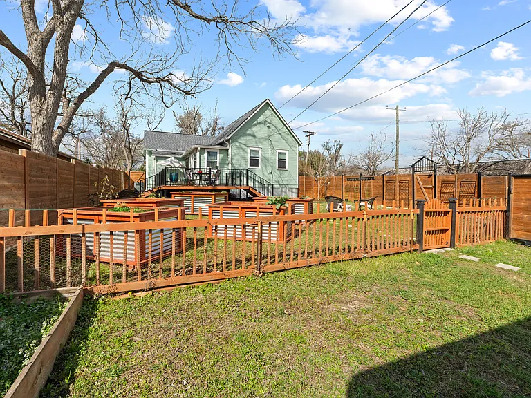 1120 Vance St #1 — Photo 9