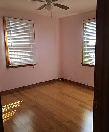 5th image of 4519 S Robertson St