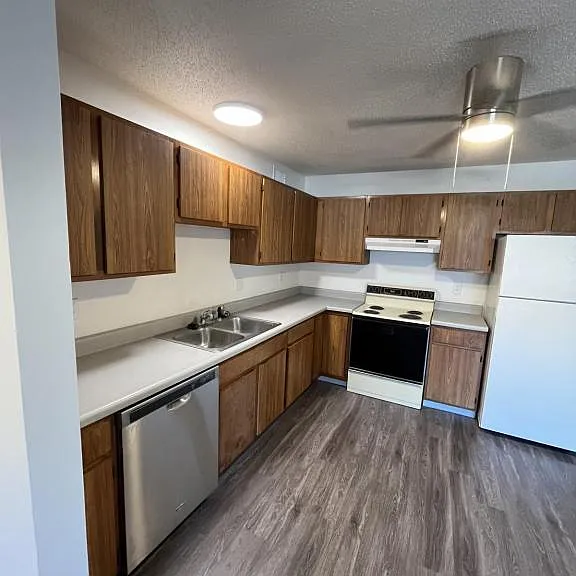 1404 Greene St #8 — Photo 2
