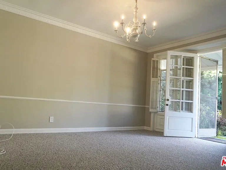 951 Masselin Ave — Photo 9