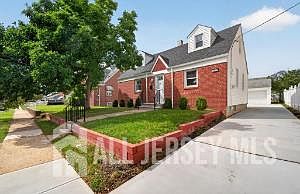 2nd image of 121 Dorothy St