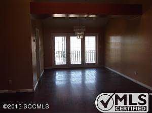 022-196395 living room (2)