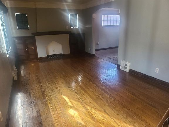 2nd image of 16589 Sorrento St