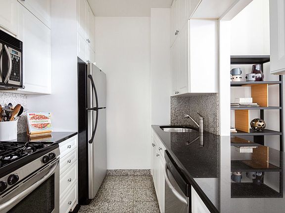 3rd image of 61 Irving Pl APT 1D