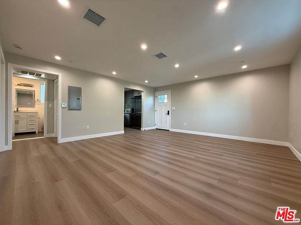 1st image of 11947 Victory Blvd