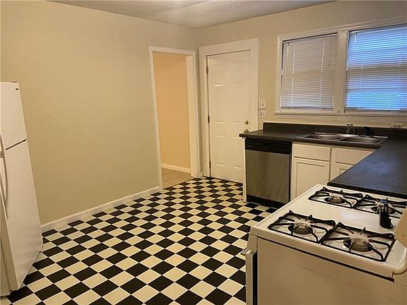 5th image of 5318 Gen Diaz St