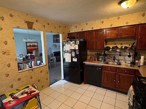 4th image of 469 Camp Hill Ln