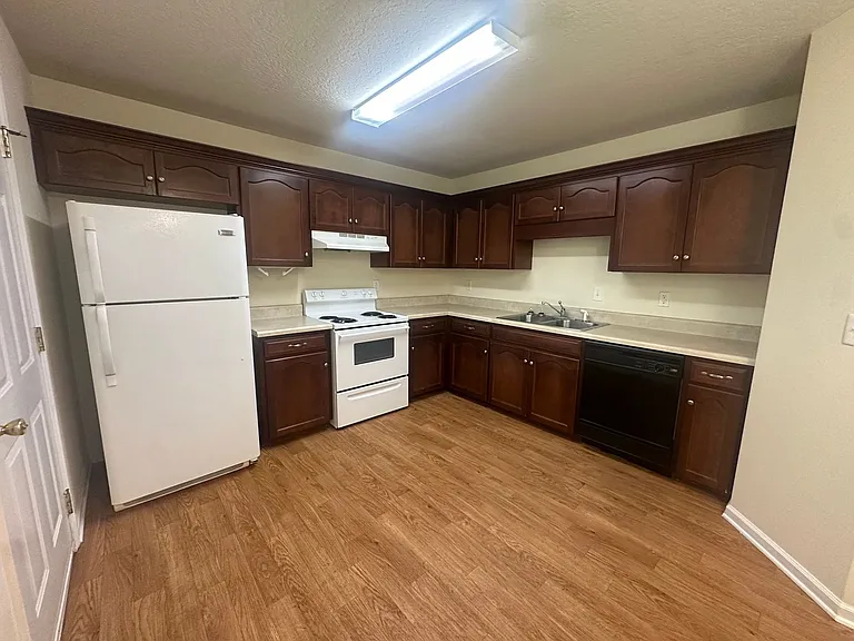 5320 Whisperwood Ct — Photo 4