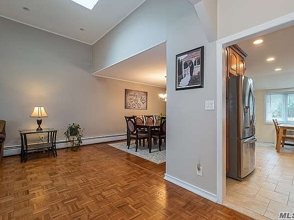3rd image of 39 Barry Dr