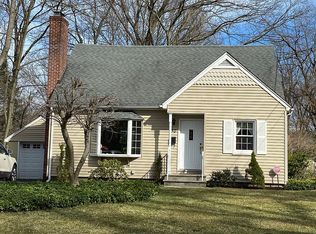 30 Oak Ridge Rd, Ramsey, NJ 07446