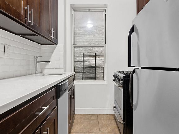5th image of 82 Wadsworth Ave APT 31