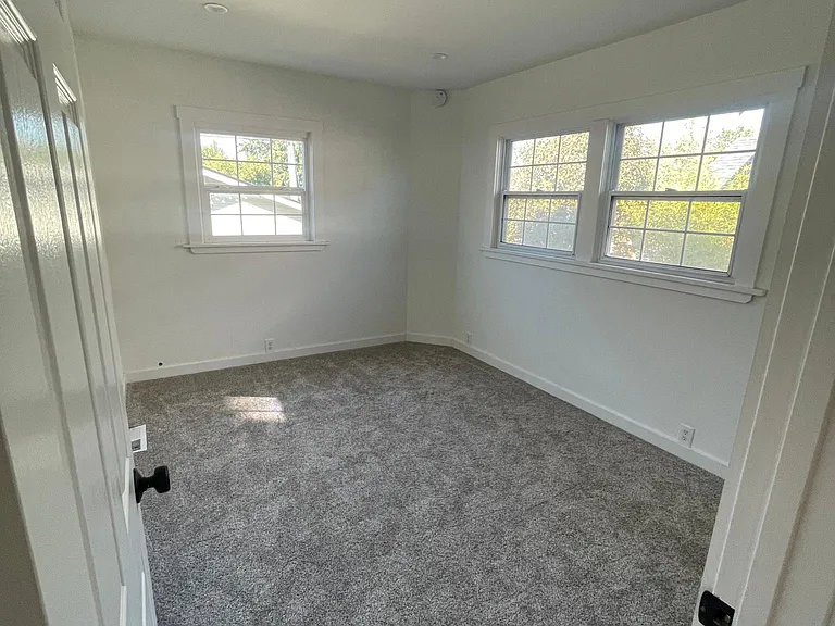 1206 N Anderson St — Photo 14