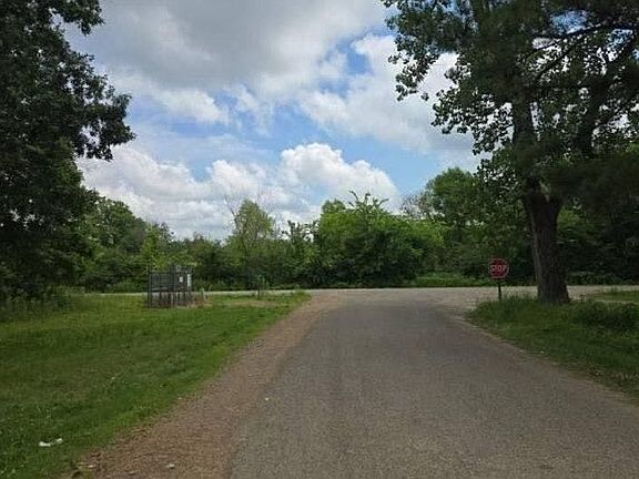 4th image of 601 Southerland Rd