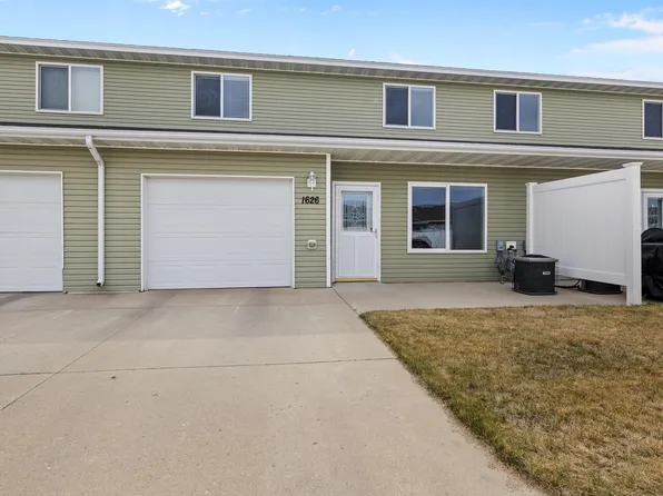 1626 35th Ave SE, Minot, ND 58701
