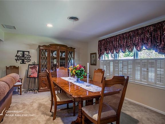 3rd image of 2133 Regent Dr