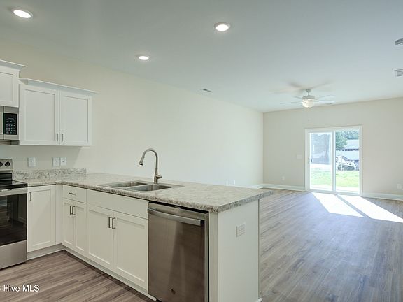 4th image of 215 Sandpiper Place