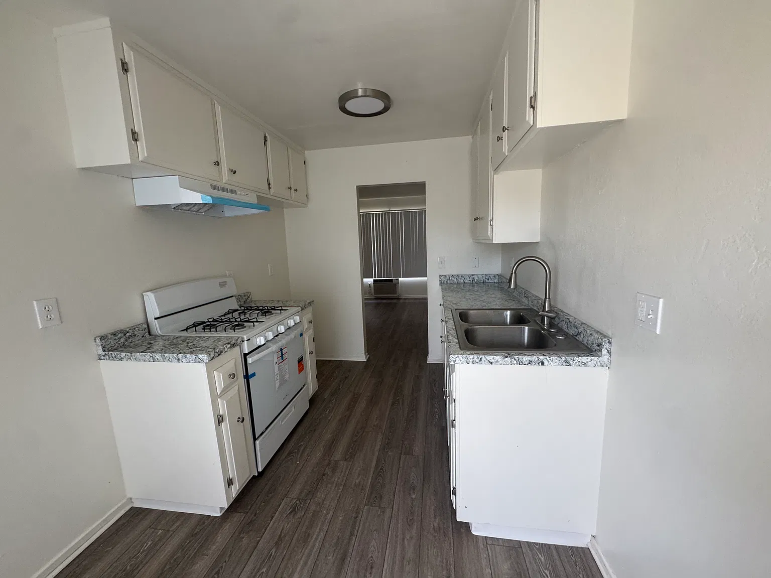 2 bed, 750 sqft, $2,895 — Photo 2
