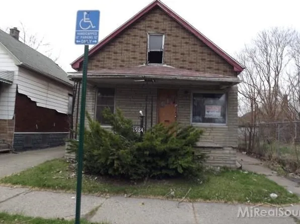 1984 Dearing Ave, Hamtramck, MI 48212