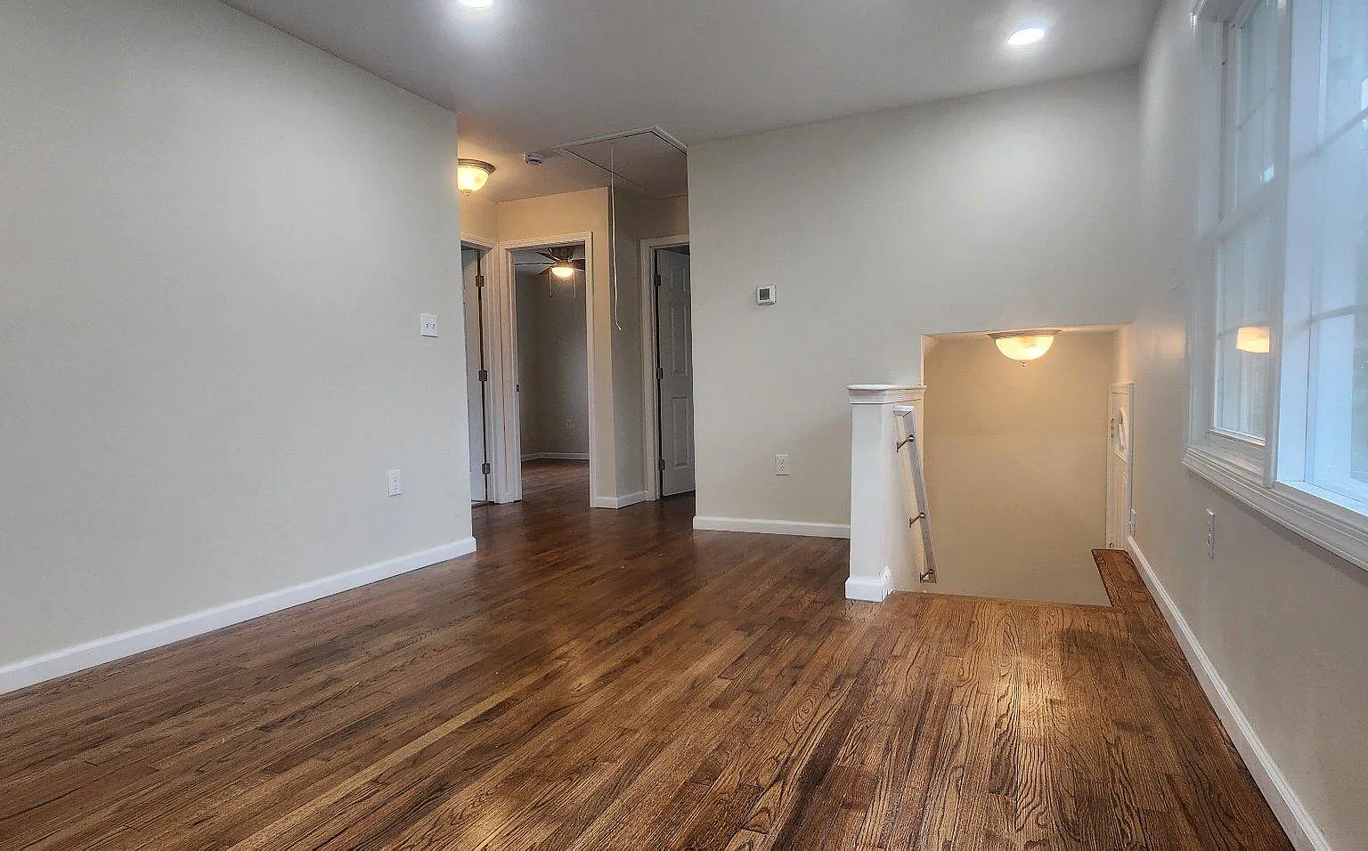 3 bed, 2.0 bath, 1320 sqft, $4,000 — Photo 3