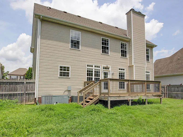 716 Cavalier Dr — Photo 32