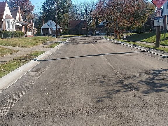 5th image of 1194 West Way