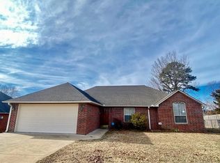 706 Brentwood Dr, Tahlequah, OK 74464