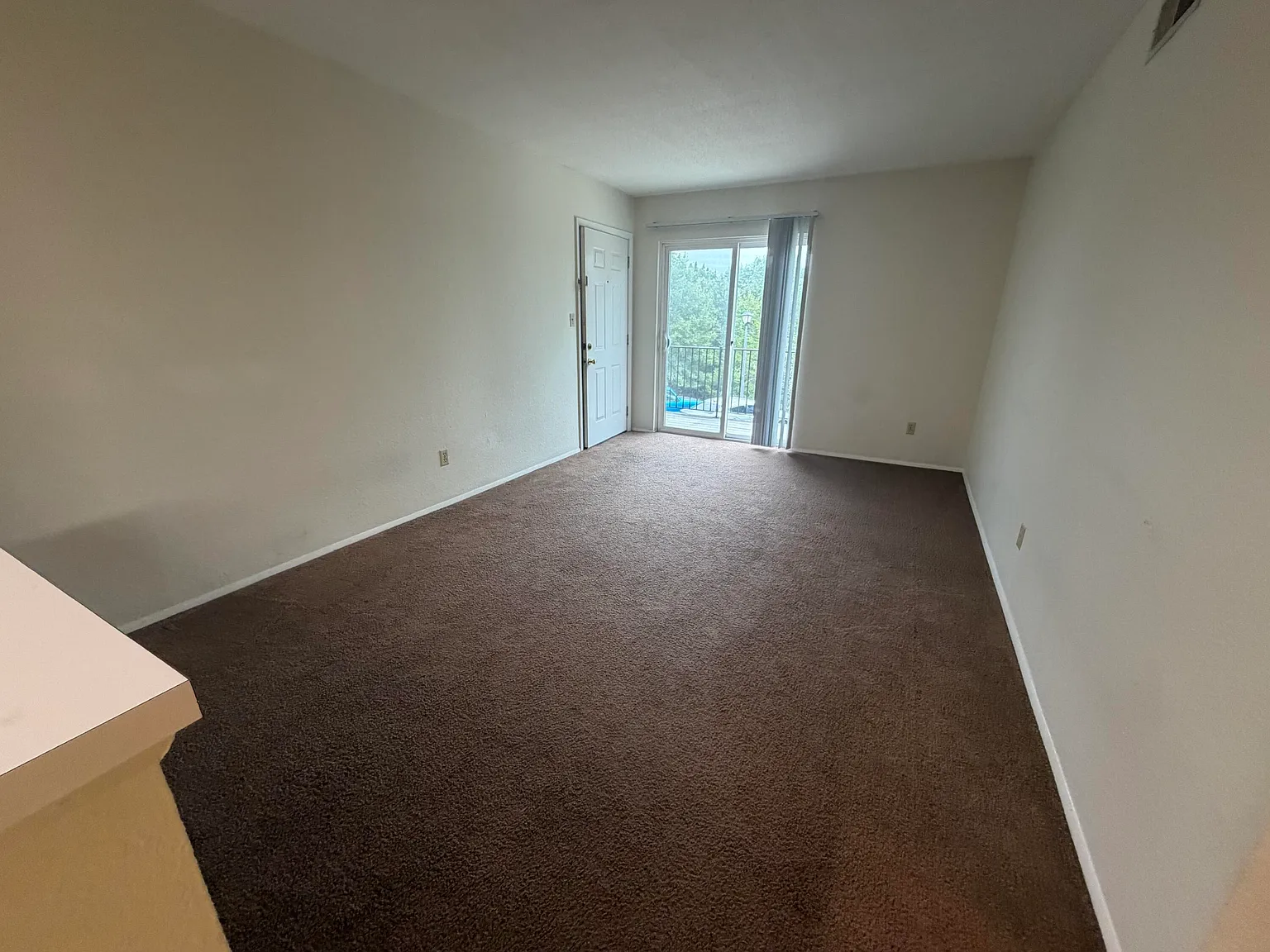 2 bed, 1.0 bath, $950 — Photo 4