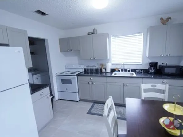 3865 NW 157th St, Miami Gardens, FL 33054