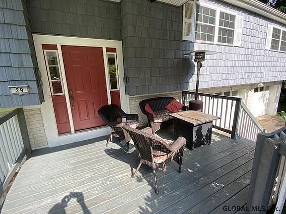 2nd image of 29 Pine Hill Bnd
