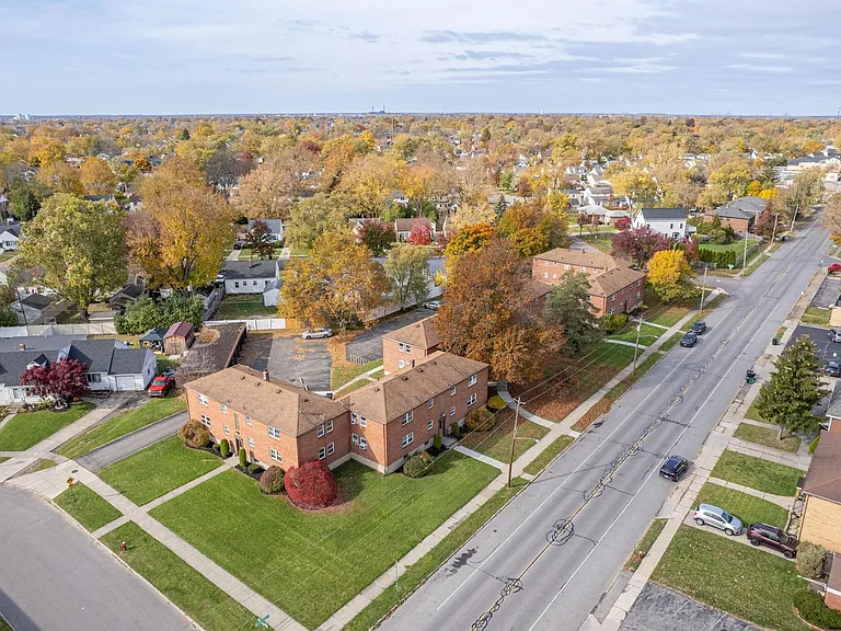 Englewood Apartments — Photo 9