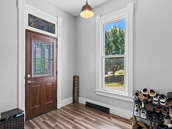 5th image of 221 S 9th St