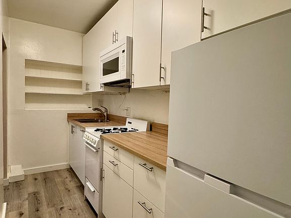 5th image of 1129-33 26th St #1133