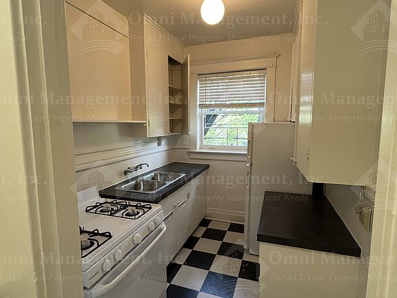 5th image of 2260 NW Everett St Suite 6